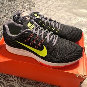 Nike AirZoom Structure 18